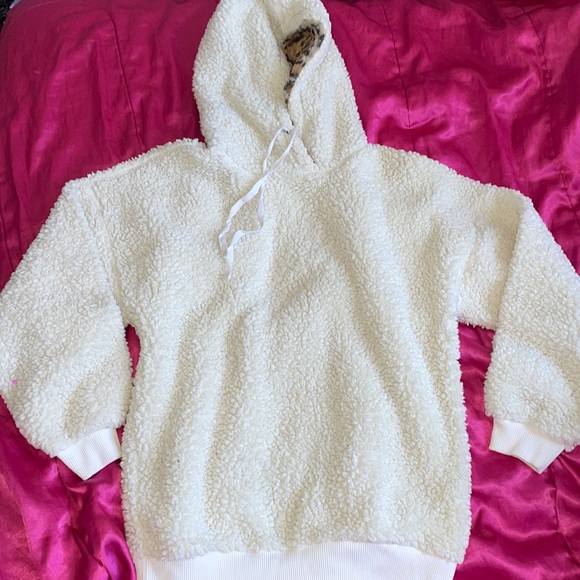 Forever 21 Tops - Forever 21 Fluffy Sweater 🤍